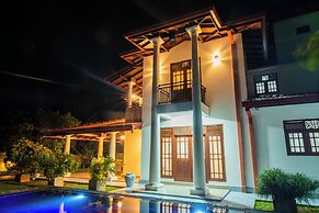 Villa Almond Leaf