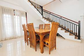 Villa Almond Leaf