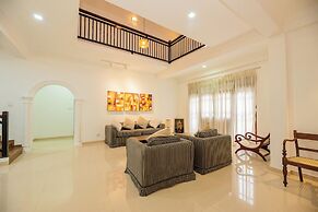 Villa Almond Leaf