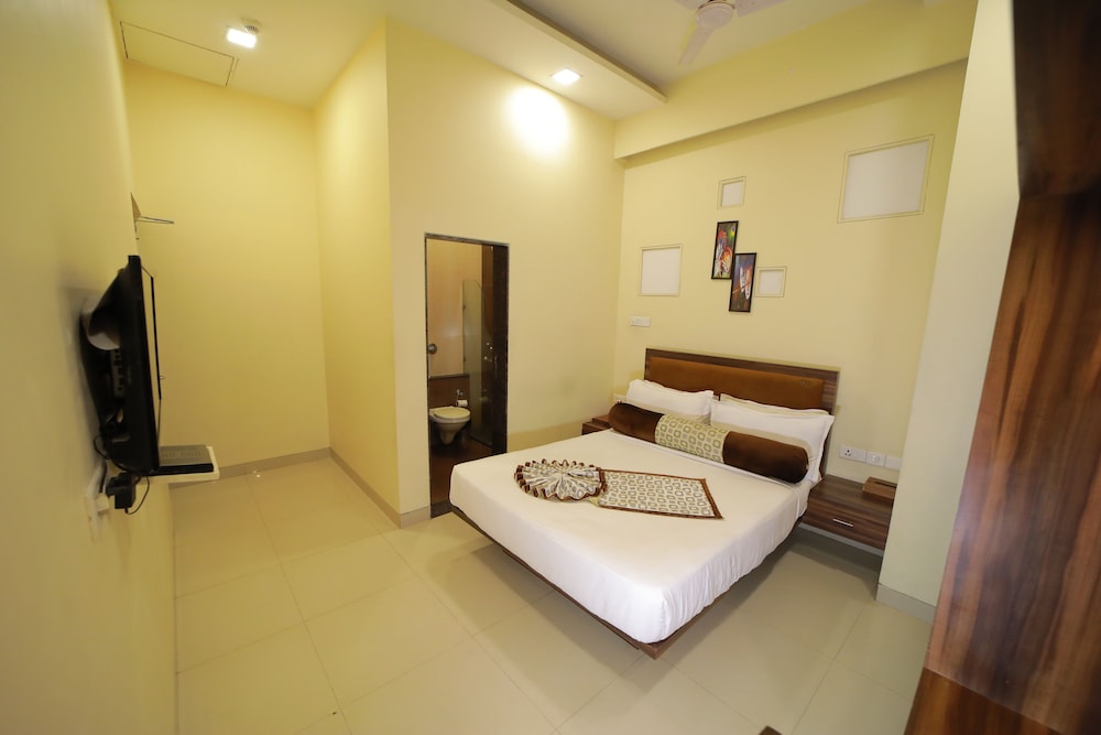 Vijaya Tej Clarks Inn