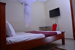 Mak-Queen Hotel