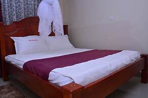 Mak-Queen Hotel