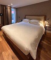 Caruso Place Boutique & Wellness Suites