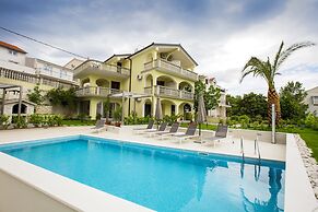 Apartments Bago