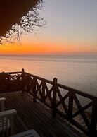 Moyeni Lodge