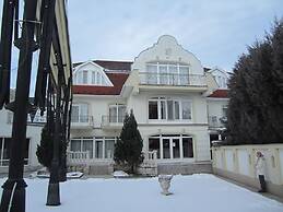 Aqua Blue Hotel