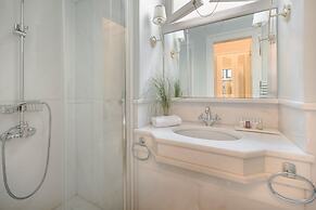 Noble Suites