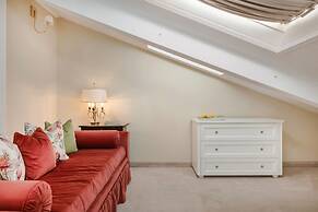 Noble Suites