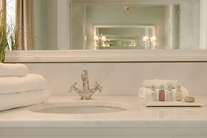 Noble Suites