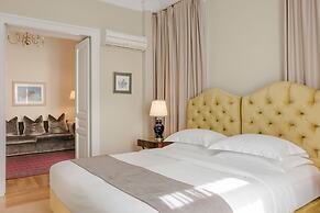 Noble Suites