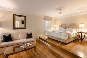 Noble Suites