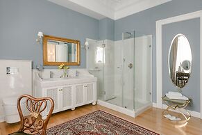 Noble Suites