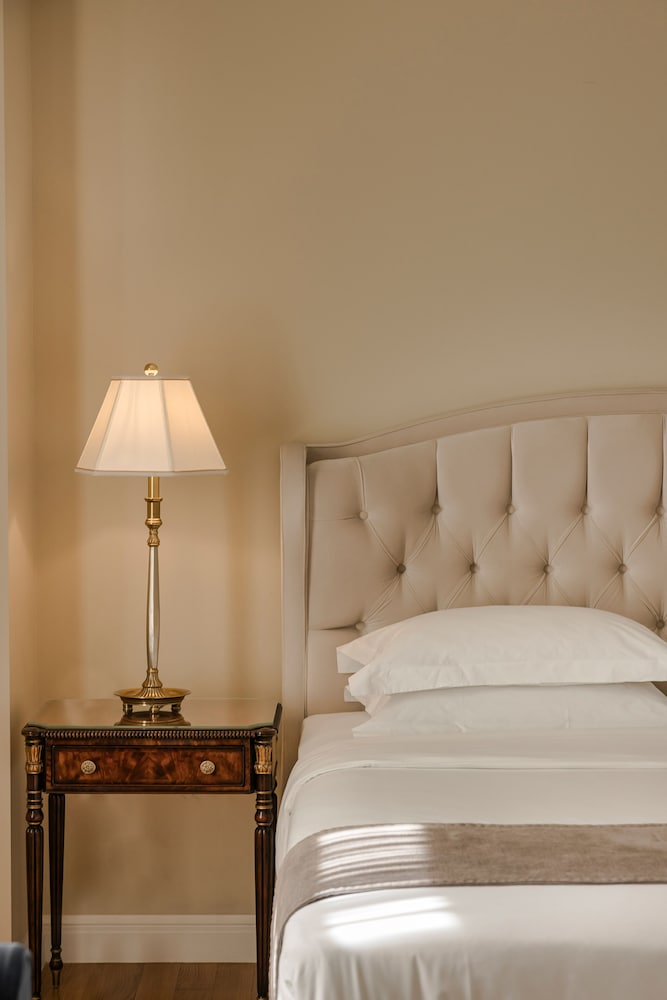Noble Suites