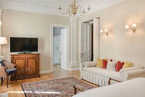 Noble Suites