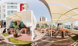 Family Hotel Sunday
