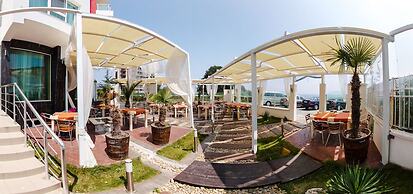 Family Hotel Sunday