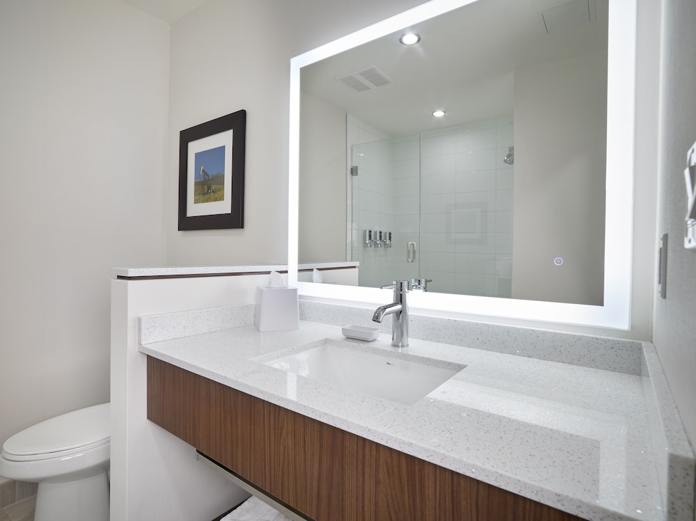 Four Points by Sheraton Edmonton West