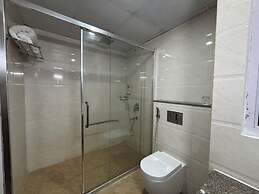 Triguna Clarks Inn