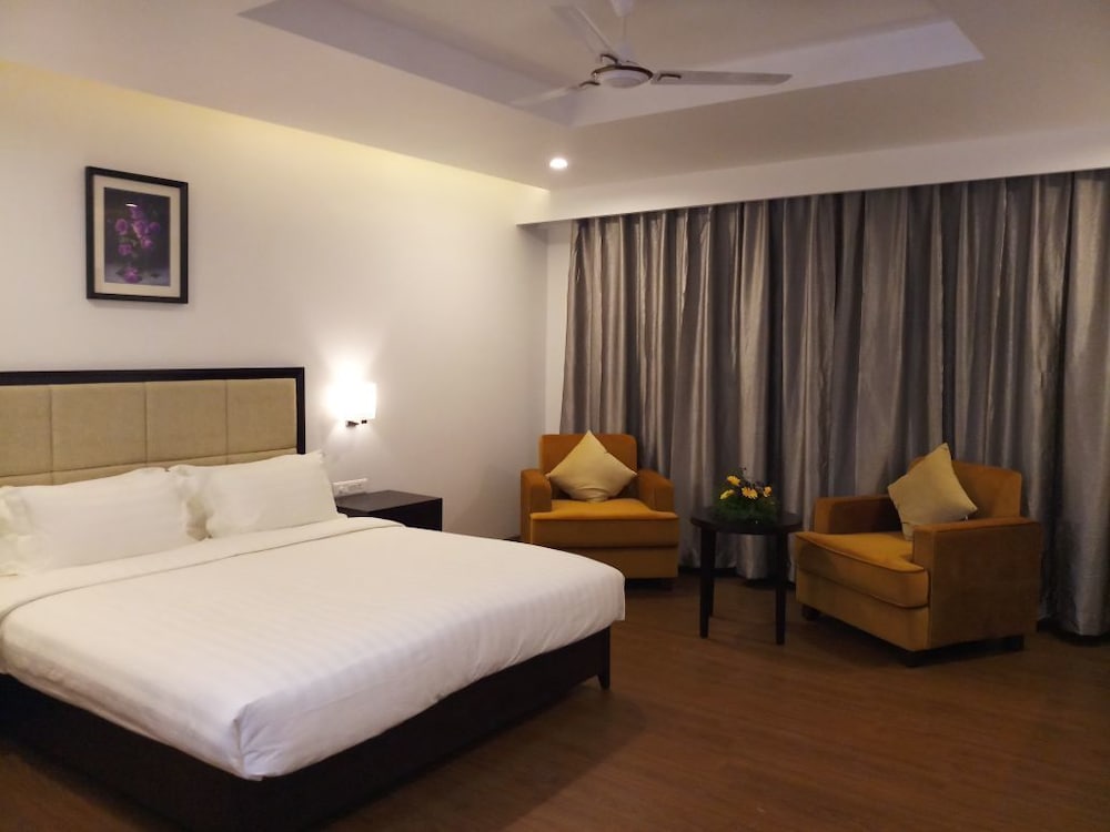 Triguna Clarks Inn