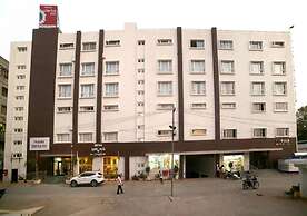 Triguna Clarks Inn