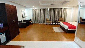 Triguna Clarks Inn