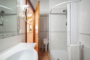 Lola Piccolo Hotel
