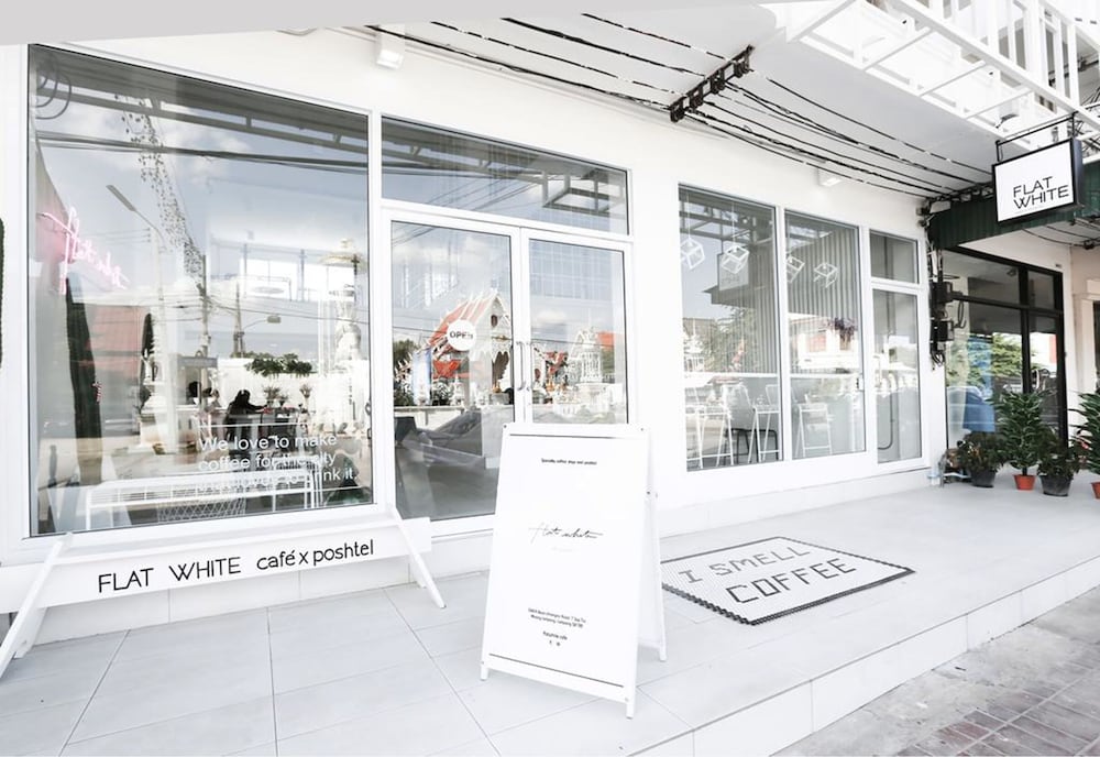 Flat White Cafe x Poshtel
