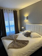 Square Hotel