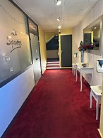 Square Hotel