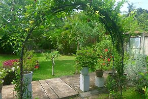 Manel Guesthouse