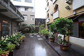 Chiayi Crown Hotel