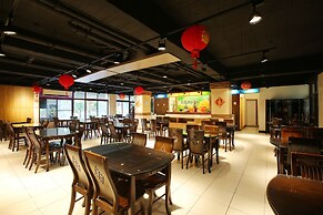 Chiayi Crown Hotel