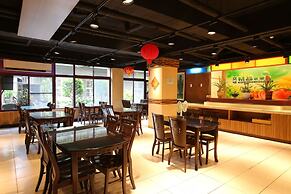 Chiayi Crown Hotel