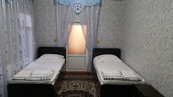 Payraviy Guest House - Hostel