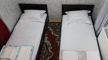 Payraviy Guest House - Hostel