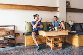 World Inn - Hostel
