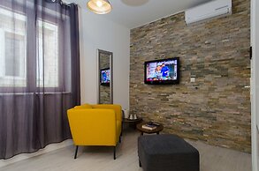 Apartments & Rooms Tiramola