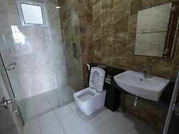 3R2B Seaview Condo