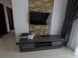 3R2B Seaview Condo