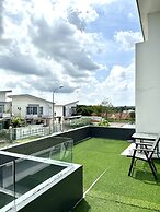 Lux Desaru Villa