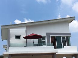 Lux Desaru Villa