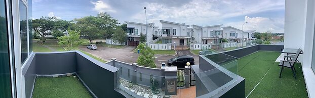 Lux Desaru Villa