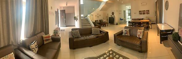 Lux Desaru Villa