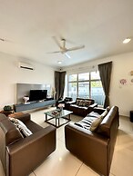 Lux Desaru Villa