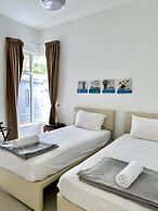 Lux Desaru Villa