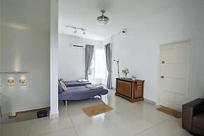Lux Desaru Villa