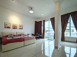 Lux Desaru Villa