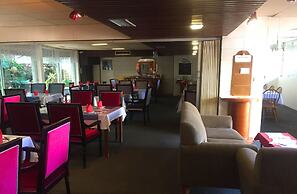 Inland Oasis Motel