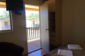 Inland Oasis Motel