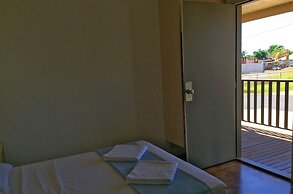 Inland Oasis Motel